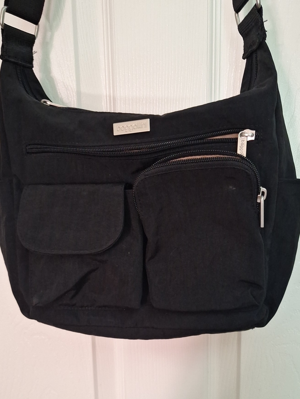 Baggallini Black Multi-Pocket Crossbody Shoulder Bag